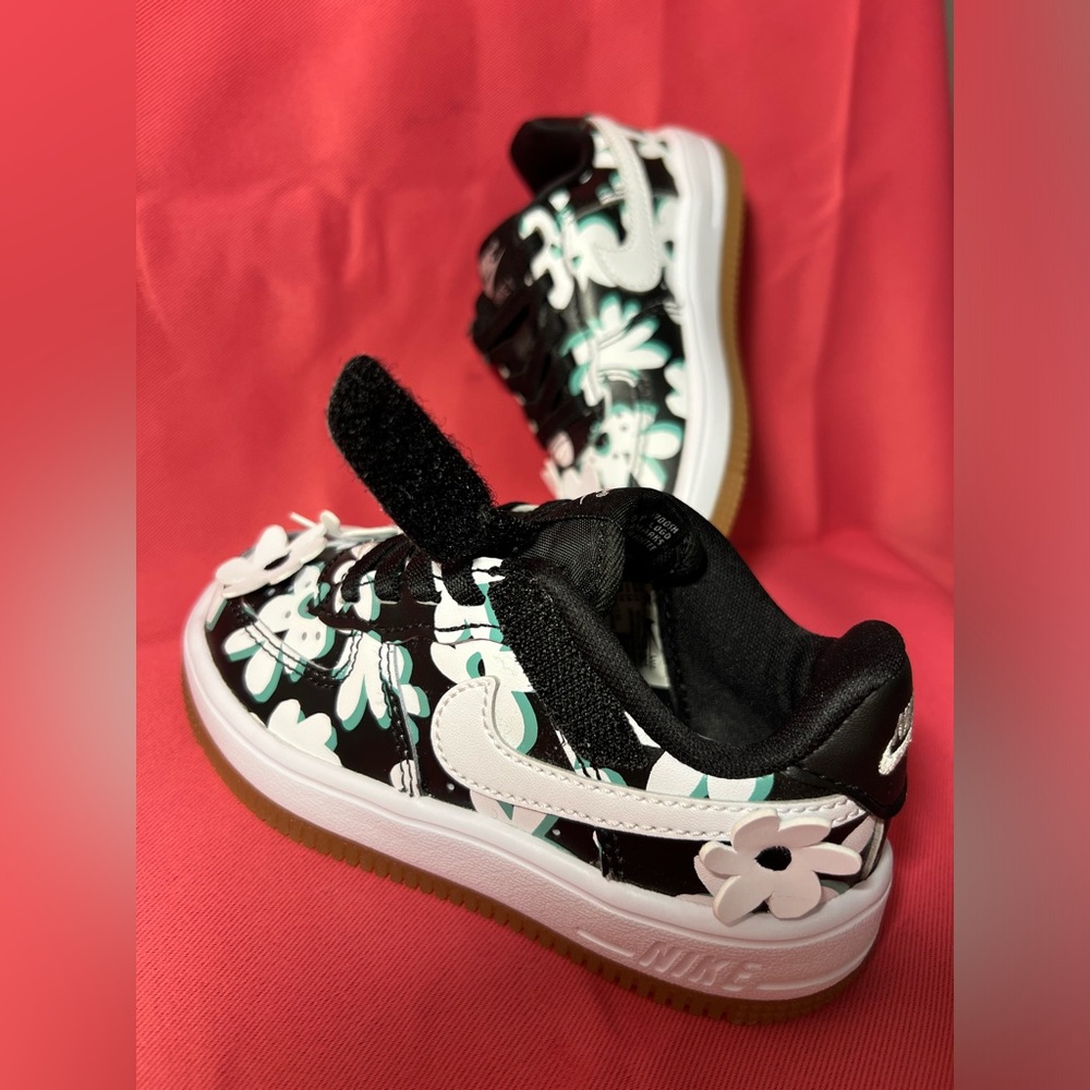 Nike Kids Floral Black and White Shoes - Picture 9 of 15